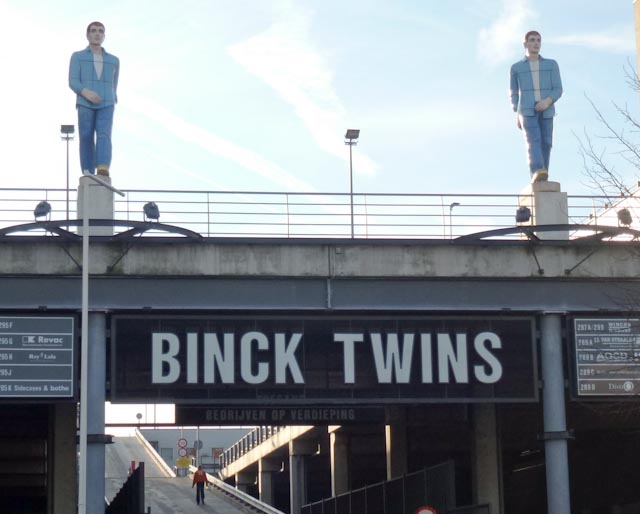 1634: Binck Twins